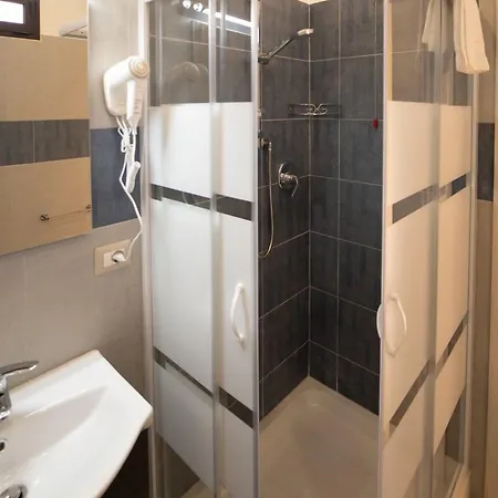 לינה וארוחת בוקר In Centro 4*