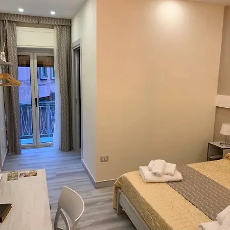 לינה וארוחת בוקר In Centro 4*